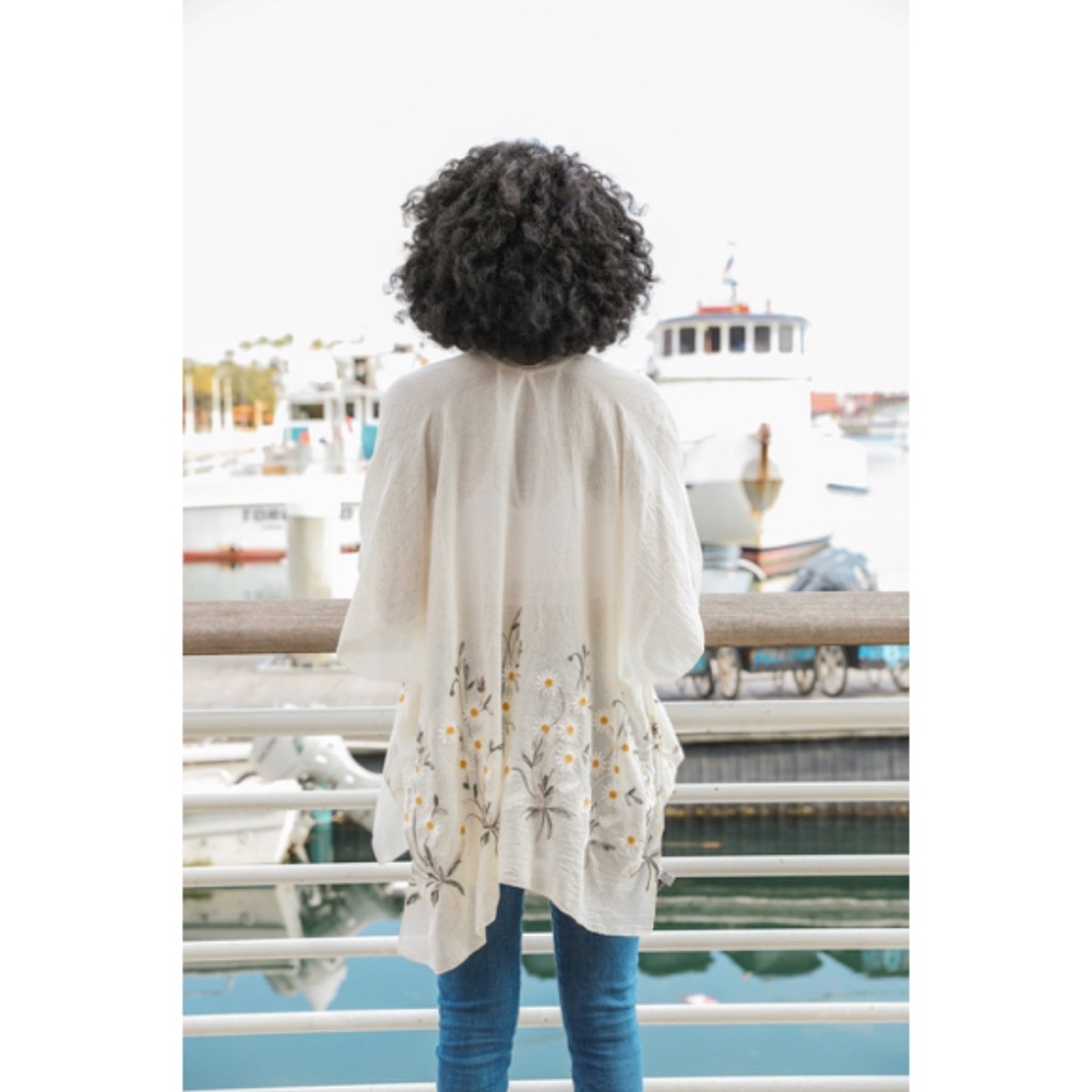 Ivory Daisy Embroidered Woven Floral Kimono Open Wrap Coverup Top One Size - Picture 3 of 3